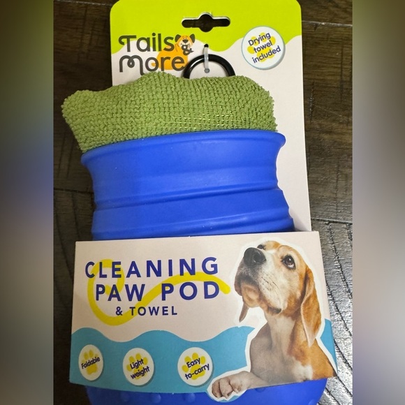 Dog Paw Cleaner With Drying Towel - Picture 1 of 1